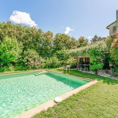 A Uzes, Au Bord De L'eau Uzès